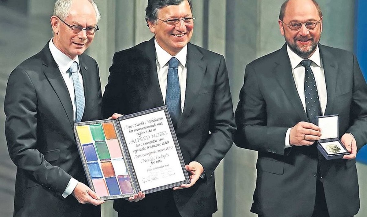 Euroopa Liidu juhid Van Rompuy, Barroso ja parlamendi esimees Martin Schulz said eile Oslos kätte Nobeli rahupreemia. Sisemiselt on EL aga tuulte pöörises.