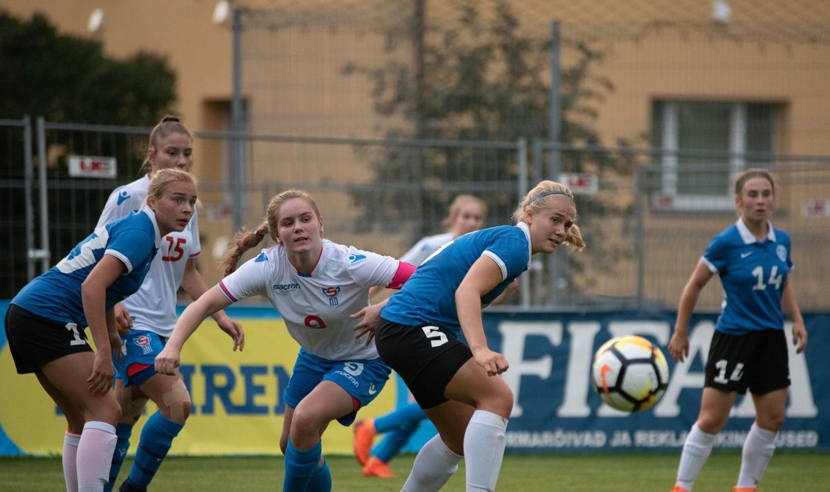 Eesti U19 jalgpallineiud mängus Fääri saartega