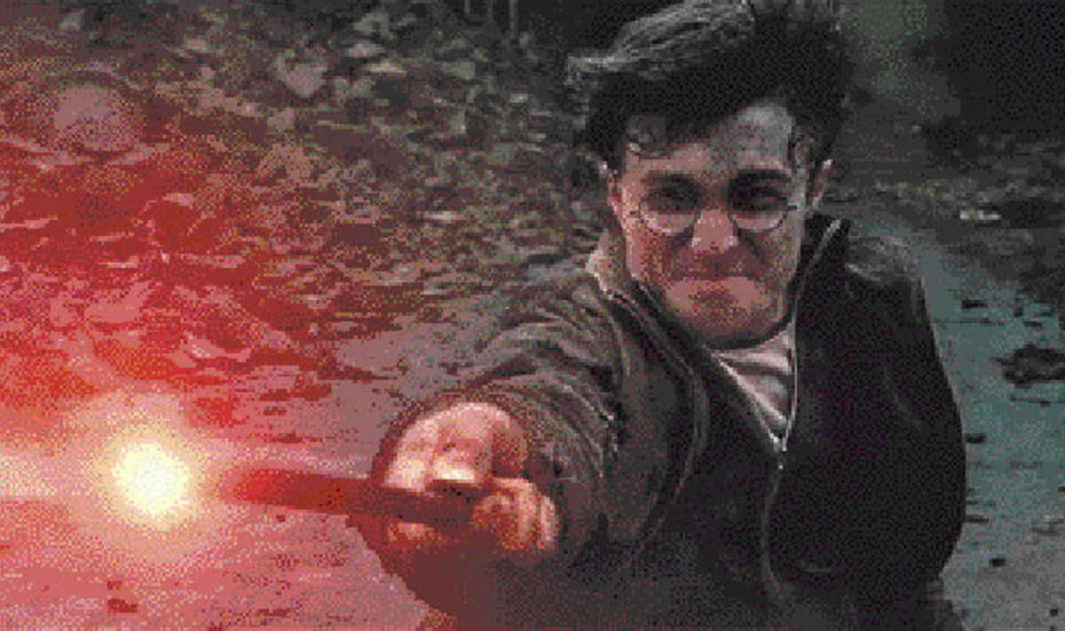 Harry Potter (Daniel Radcliffe) „Surma vägiste” esimeses osas, mis on varasemate Potteri-filmidega võrreldes veelgi tumedatoonilisem.