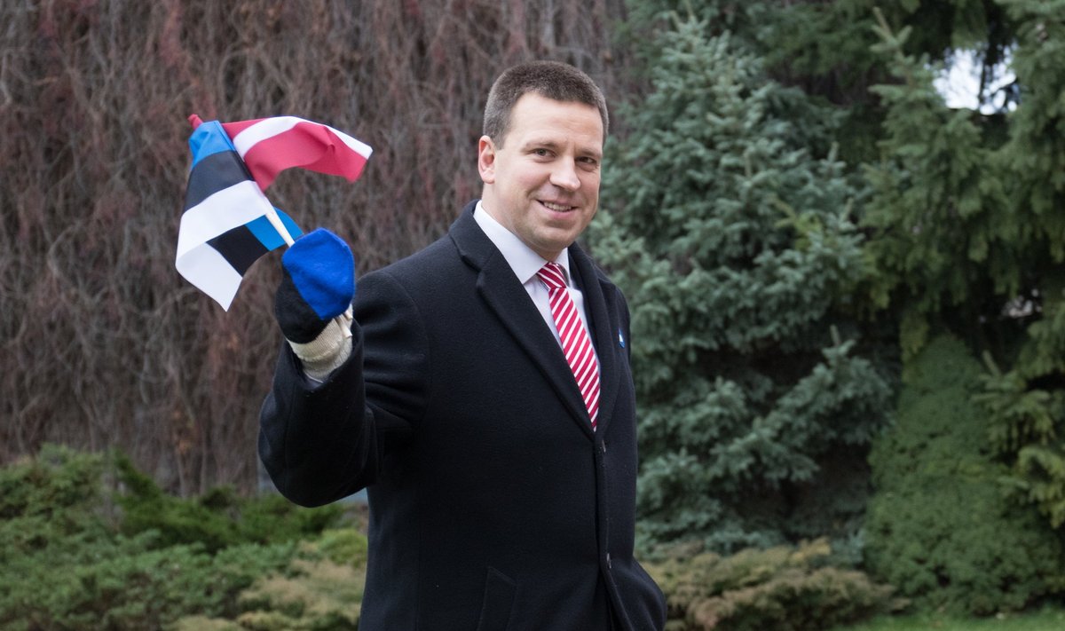 Vabariigi Valitsuse liikmed laulsid Läti hümni.