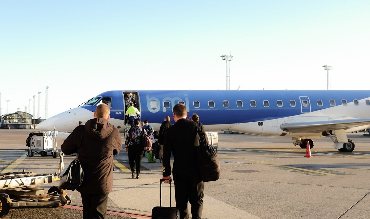 Reisijad lootusrikkalt lennukile minemas, et sealt mõni aeg hiljem samas lennujaamas maha astuda