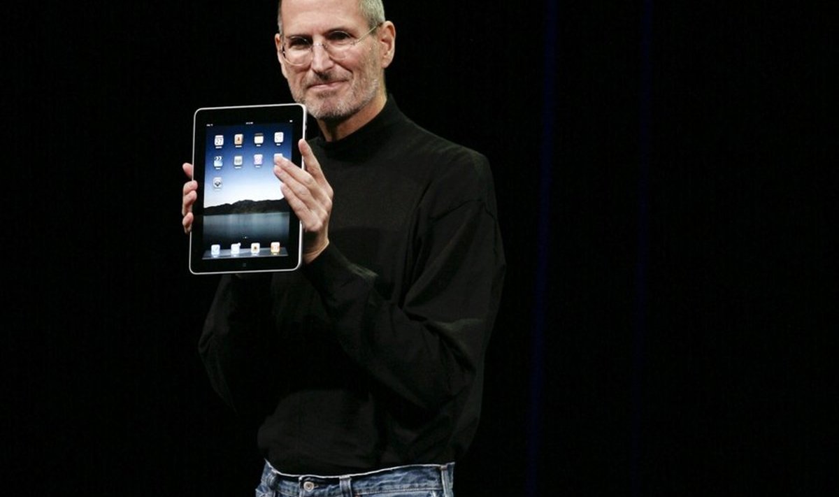 TO GO WITH AFP STORY BY GLENN CHAPMAN Apple Inc. CEO Steve Jobs announces the new iPad as he speaks during an Apple Special Event at Yerba Buena Center for the Arts January 27, 2010 in San Francisco, California. Apple introduced its latest creation, the iPad, a mobile tablet browsing device that is a cross between the iPhone and a MacBook laptop. TOPSHOTS/AFP PHOTO/RYAN ANSON