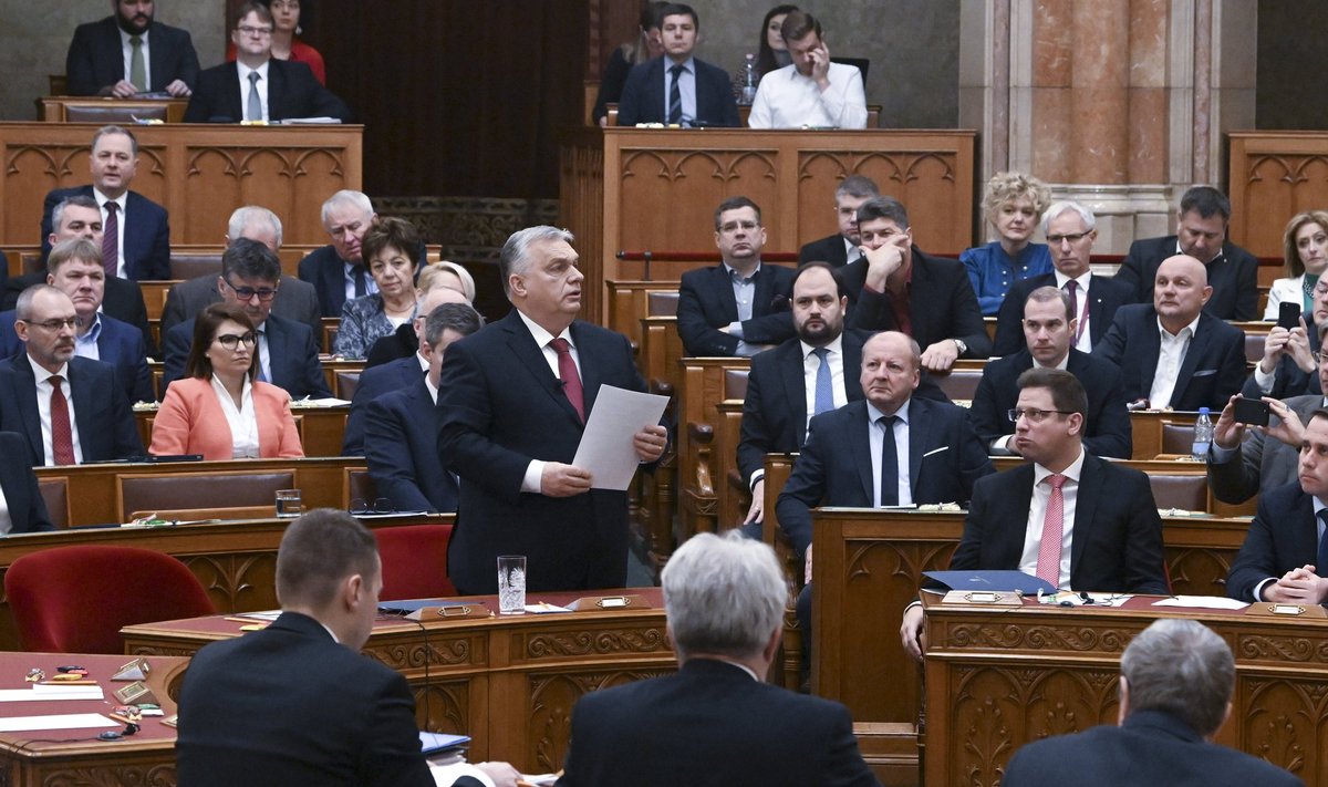 Ungari peaminister Viktor Orbáni kõneleb parlamendi ees.