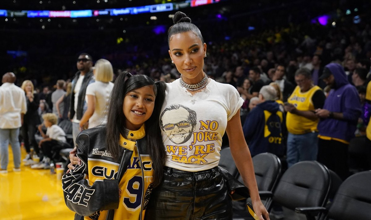 Kim Kardashian tütre North Westiga NBA mängul
