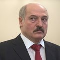 Lukašenka kiitis Ukraina uut juhtkonda ja lubas tulla Kiievisse traktori, mitte tankiga