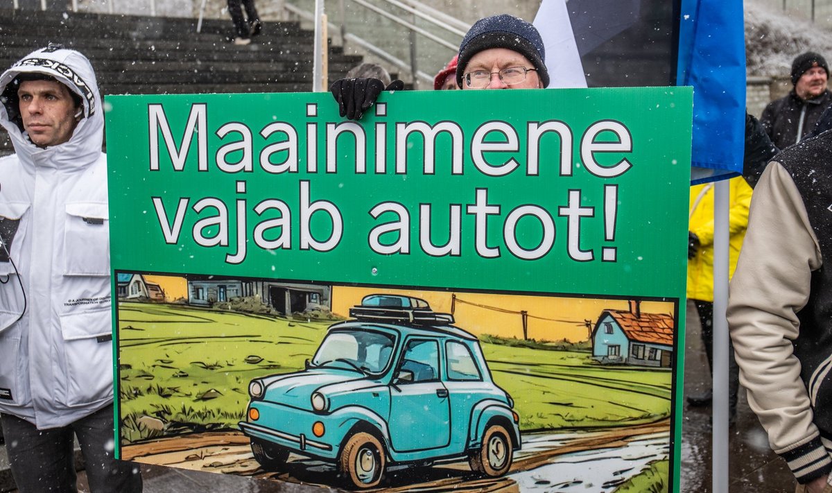 Automaksu vastased Vabaduse väljakul.