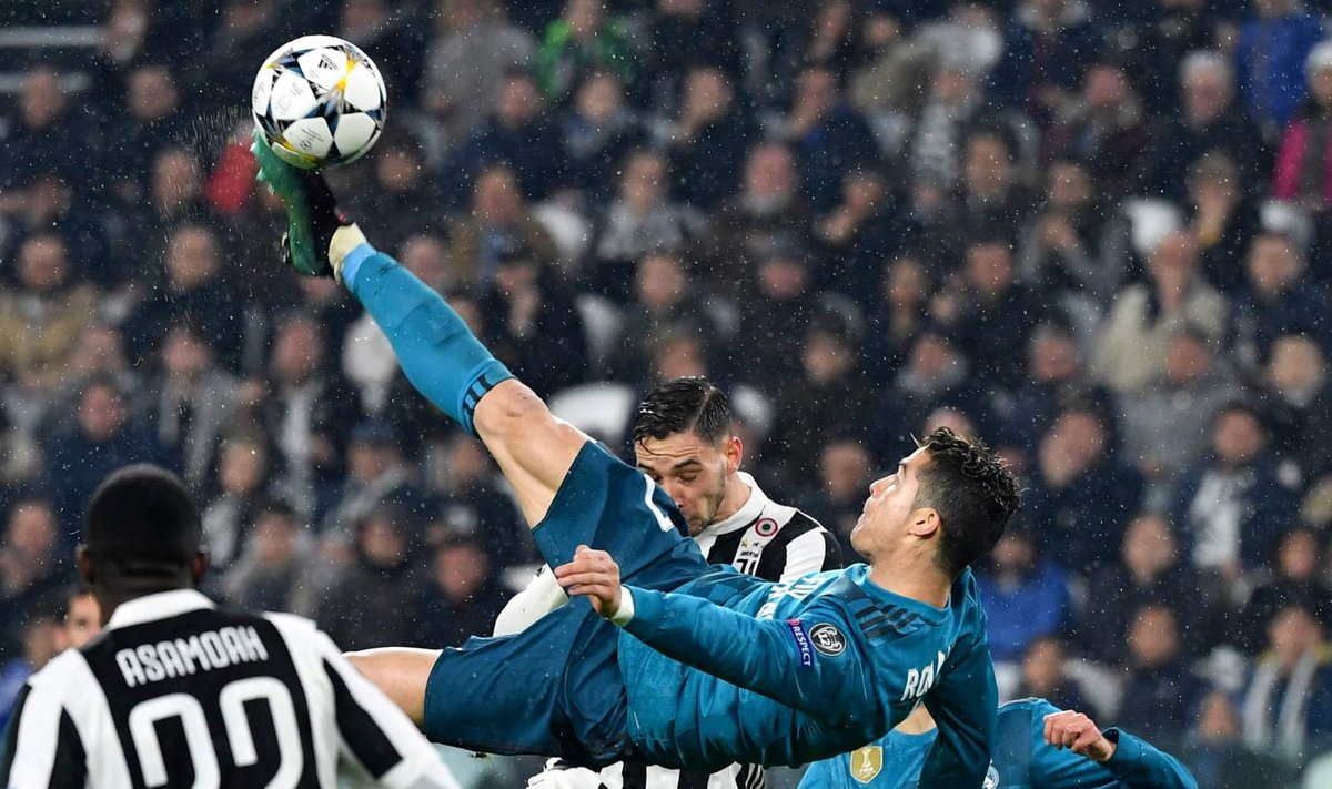 Cristiano Ronaldo käärlöögiga Juventusele väravat löömas