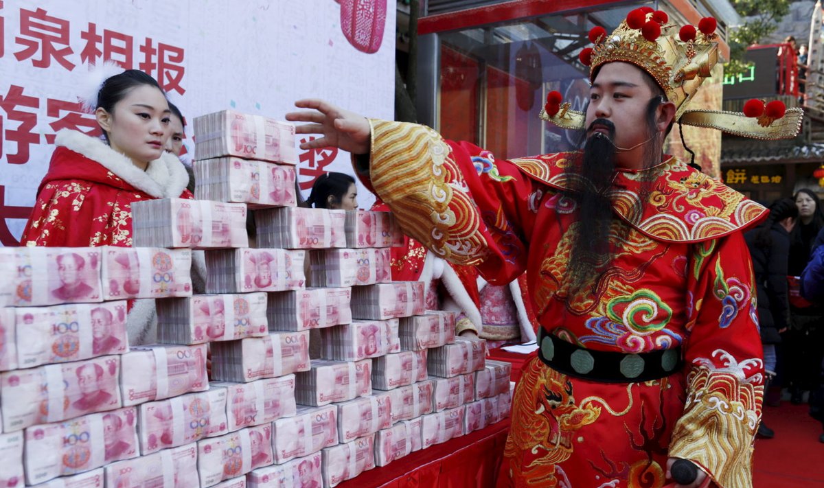 Hiina 100-jüaaniste rahapakid