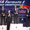 FOTOD: Sebastian Vettel sai kätte 2011. aasta võidukarika