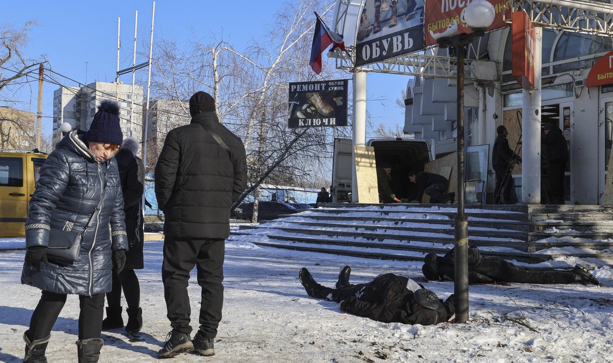 LAIBAD TÄNAVAL: Donetski turul hukkus 25 meest ja naist, veel 20 inimest sai viga. 