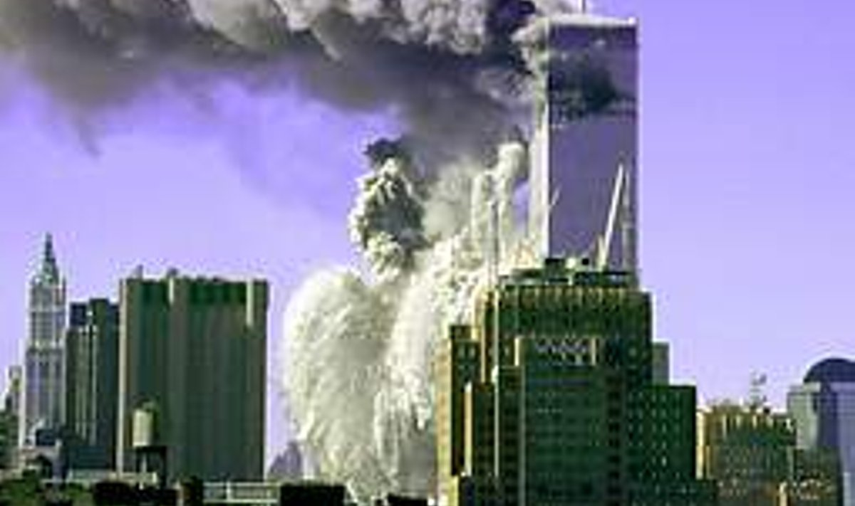 MAAILMA KUULSAIM TERRORIAKT: Rünnak New Yorgile sügisel 2001, mille käigus Araabia päritolu mehed purustasid reisilennukitega vastu pilvelõhkujaid sõites WTC kaksiktornid, mis sümboliseerisid Lääne kapitalismi võidukäiku. AFP