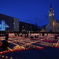 DROONIVIDEO ja FOTOD | Märtsiküüditamise 70. aastapäeval süüdati üle Eesti tuhandeid küünlaid ja Patarei vangla värvus punaseks