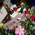 FOTOD: Hollywoodi kuulsuste alleel olev Robin Williamsi täht on uputatud lillede ja järelhüüete alla