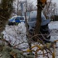 ФОТО И ВИДЕО | В волости Раэ пьяный водитель взлетел на сугроб и врезался в дерево