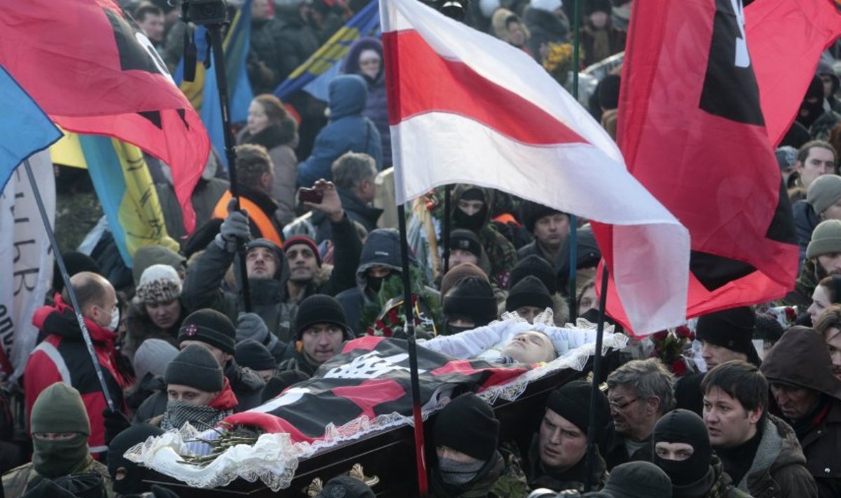 Langenud meeleavaldaja matused Kiievis.