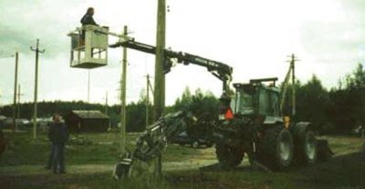1992. aastal saadi liiniremondimasin, kus olid kõik koos – augukaevamise kopp, tõstuk, kraana, kaabli vedaja. Nüüd läks töö palju kergemaks