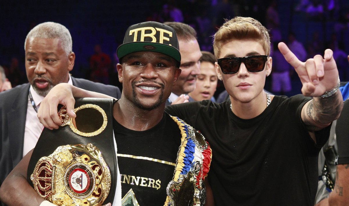 Mayweather Jr. and Bieber celebrate Mayweather's victory over WBC/WBA 154-pound champion Alvarez at the MGM Grand Garden Arena in Las Vegas, Nevada
