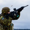 ВИДЕО | Эстонские военные упражнялись в уничтожении дронов. Из ручного оружия