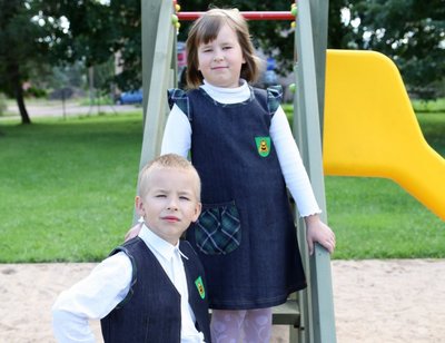 Koolivormi esimesed modellid Kalle ja Maia-Marit. Foto: Enn Mihailov