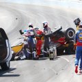 VIDEO | Endine F1 piloot põhjustas IndyCar sarjas jõhkra ahelavarii, mille tagajärjel üks mees haiglasse viidi