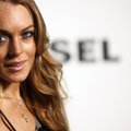 FOTOD: Suitsu kimuv Lindsay Lohan tõmbas püksid jalga