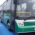 LUGEJA FOTO | Parema parkimise eest seisev Keskerakonna buss hõivas invakohad