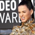 VIDEO: Kuidas reageerib Katy Perry, kui jääb lindilt tuleva flöödimänguga haledalt vahele!