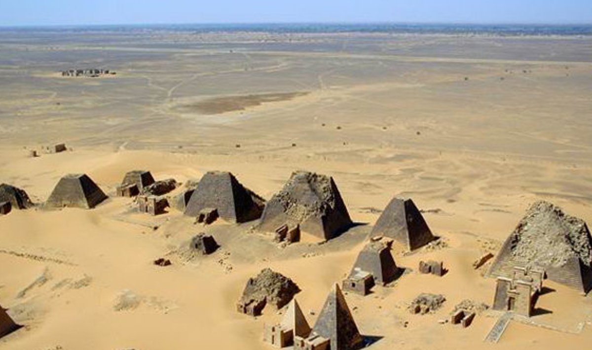 Meroe püramiidid Sudaanis (Foto: Wikimedia Commons / B N Chagny)