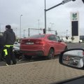 ФОТО | ДТП у торгового центра Ülemiste вызвало пробку на Тартуском шоссе