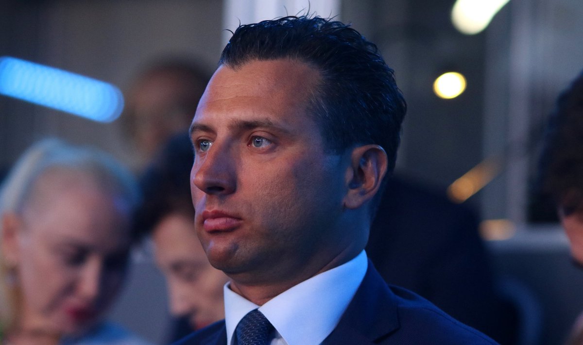 Peterburi SKA peatreener Roman Rotenberg kaotas klubi treeningkohtumises enesevalitsuse.