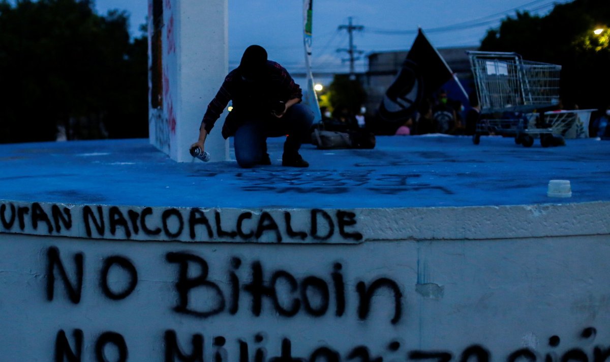 Bitcoini ametlikuks valuutaks muutumise eel toimused El Salvadori pealinnas San Salvadoris mitmed krüptoraha-vastased protestid