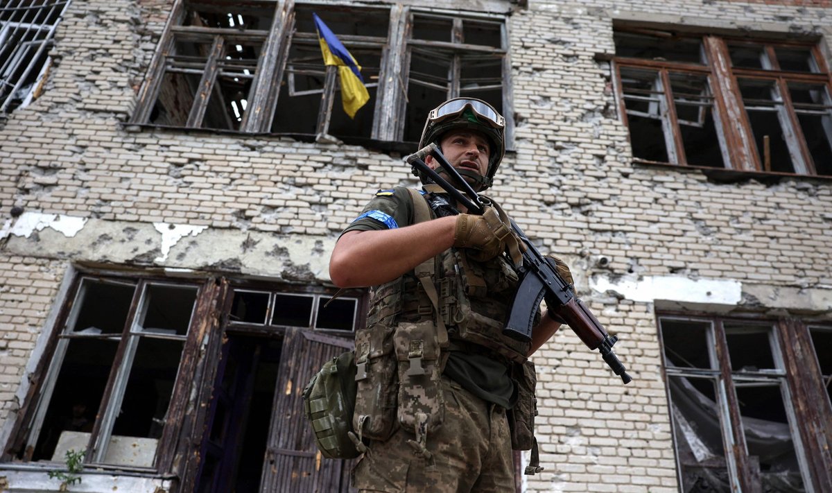 VABASTATUD BLAGODATNE KULTUURIMAJA EES. „Nad ei jäta nüüd omasid okupatsiooni alla, sest nad on värskelt näinud, mis õudused sealt välja tulevad,“ kirjeldab ukrainlaste võitlustahet suursaadik Kaimo Kuusk.  