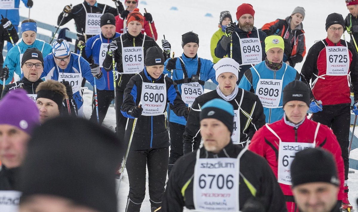 President Kaljulaid (6900) ja reporter Ojassaar (6945) startisid suusamaratonile üksteisest ainult mõne meetri kaugusel.