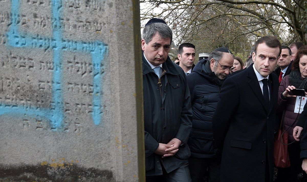 President Emmanuel Macron lubas surnuaia rüvetajatele karmi karistust.