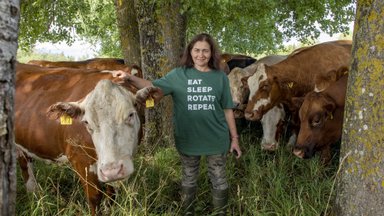 Pealinnatüdrukust loomakasvatajaks: Airi Külvet peab Jõgevamaal ülikallist liha andvaid wagyū veiseid