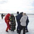 FOTOD: Päästjad tõid jääpangal triivinud tüdrukud kaldale