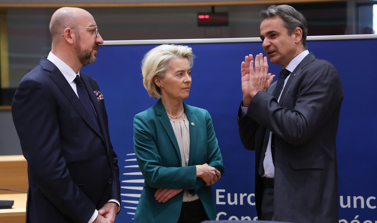 Ülemkogu eesistuja Charles Michel, Euroopa Komisjoni juht Ursula von der Leyen ja Kreeka peaminister Kyriakos Mitsotakis, 18. aprill