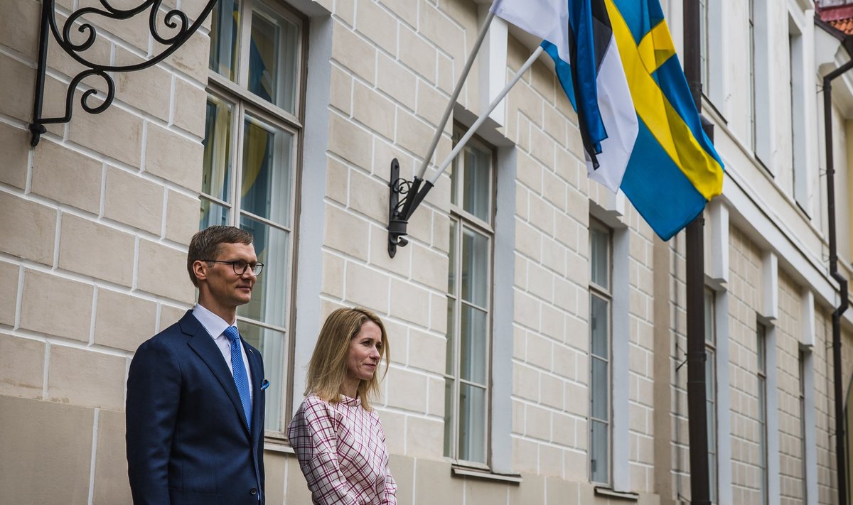 Arvo Hallik saadab peaministrit avalikel sündmustel pigem harva, ent nüüd on ta tähelepanu keskpunktis.