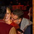 KUMMALINE PILDISEERIA: Russell Crowe imes Chris Martini tüdruksõbra kaela