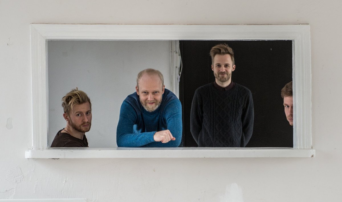 <p><b>Ewert and The Two Dragons ehk (vasakult) Ewert Sundja, Ivo Etti, Erki Pärnoja ja Kristjan Kallas said valmis uue plaadi, nüüd tuleb paariks aastaks tuurile minna. Aken on avatud, maailm kutsub.</b></p>