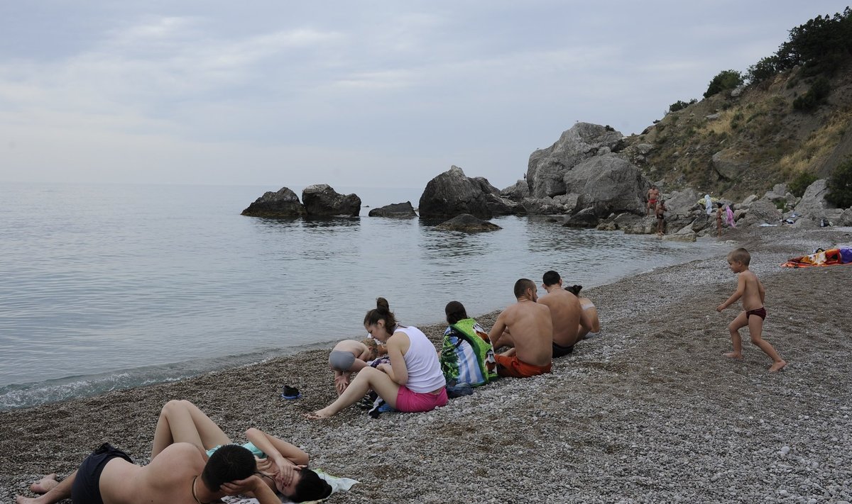 Vene turistid Krimmis Musta mere ääres umbes 35 kilomeetri kaugusel Jaltast