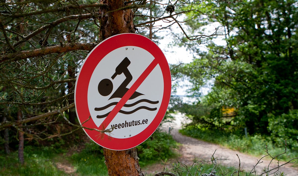 Hoiatusmärk ujumiskoha juures Andineemes