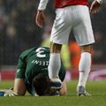 VIDEO/FOTO: Arsenali väravavaht suudles tulevase legendi van Persie jalgu