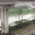 Reisilennuk riivas Taiwanis silda ja kukkus jõkke