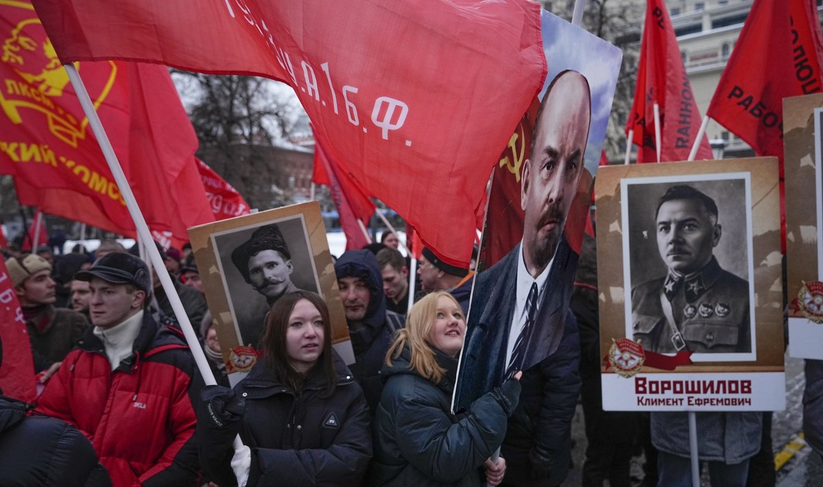 MEENUTAVAD AJALUGU: Kommunistliku partei rongkäik 23. veebruaril Moskvas.