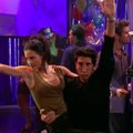 VIDEO | Koomiline! Courteney Cox ja Ed Sheeran taaselustasid Monica ja Rossi kuulsa tantsukava
