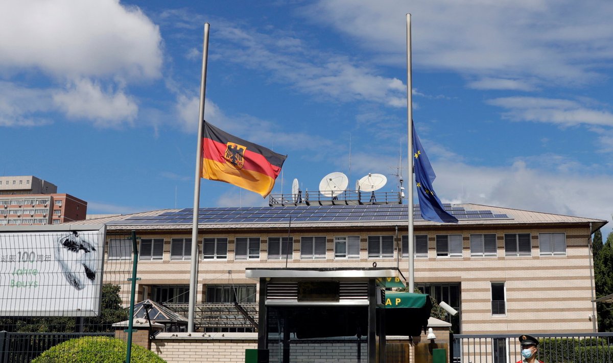 Saksa saatkonnas Pekingis olid lipud täna pooles mastis. 