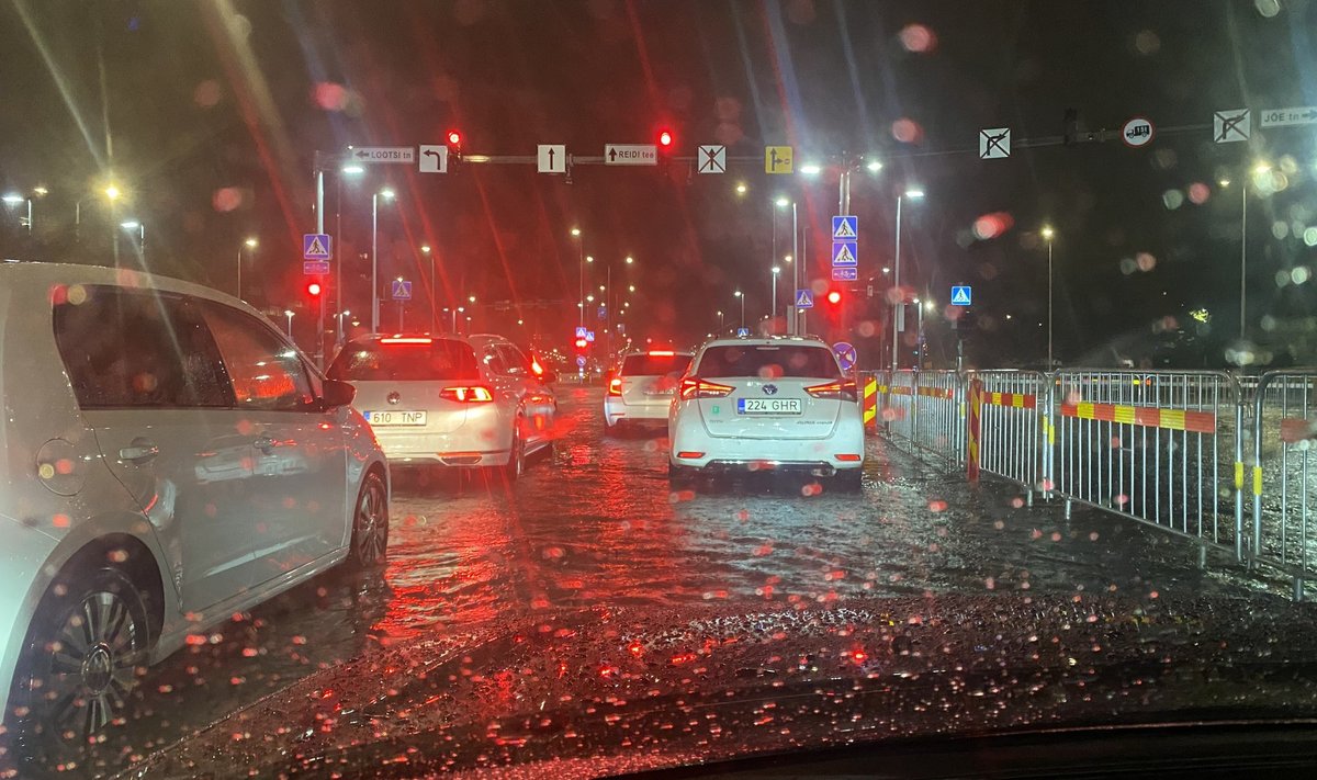 UPUTAS: Talliinnat tabas öine hiigelvihm, mitmed tänavad olid veega kaetud.