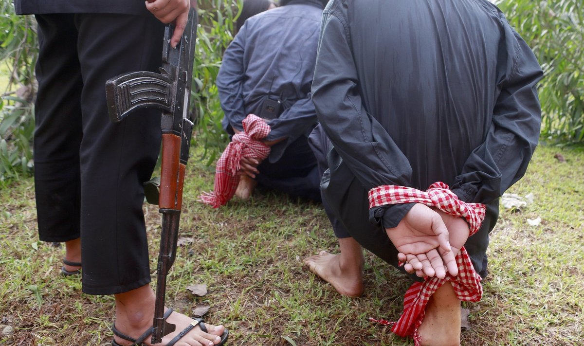 Kambodžalased meenutavad mälestuspäeval verise režiimi ohvreid