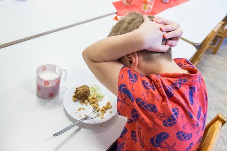 KEEDUMAKARONID: Eesti Ekspress käis Elva Õnneseene lasteaias lõunat söömas päeval, kui pakuti keedumakarone tomatikastme, Hiina kapsa salati ja kotletiga. Lastele tegelikult toit meeldis.